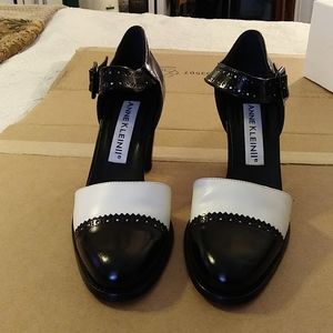 Anne Klein ll Black And White Shoes